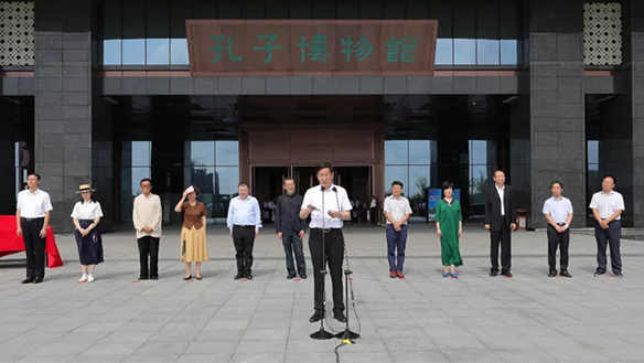 3.2019年中华传统晒书大会启动仪式在曲阜成功举办.jpg